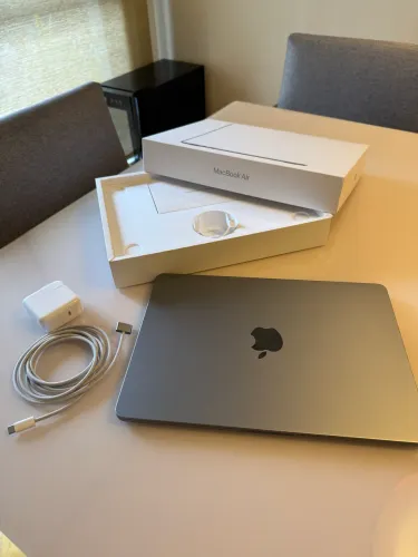 MacBook Air M2 2022 8GB 256GB Bateria 96%