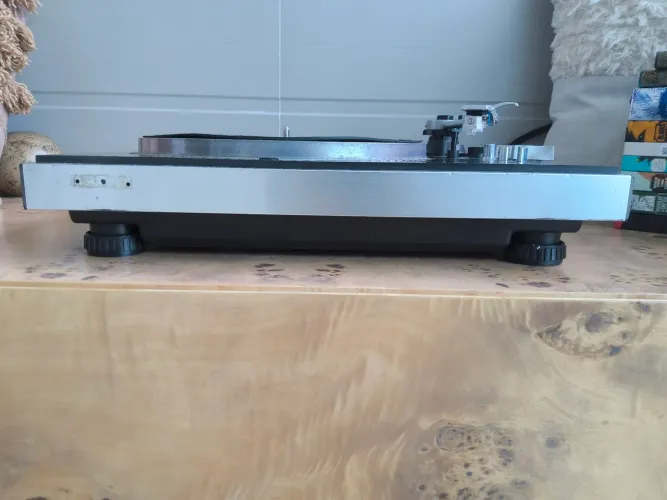 Toca Discos Gradiente DD100Q com cápsula AudioTechinca