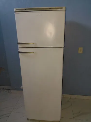 Geladeira dako 380 litros completa gelo seco funcionando perfeitamente com todas peças