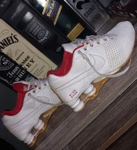 Nike shox relikia , tamanho 36 , tem poucos detalhe
