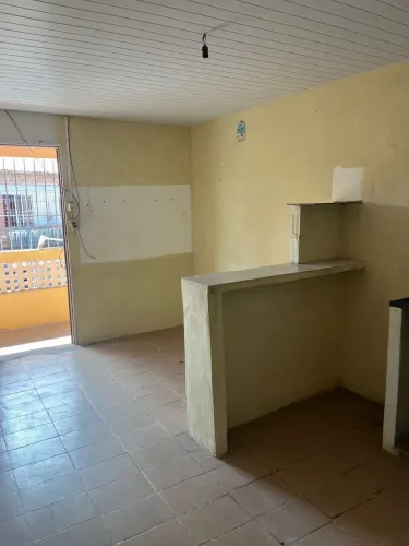 Casa perto da praia - não paga água nem energia 