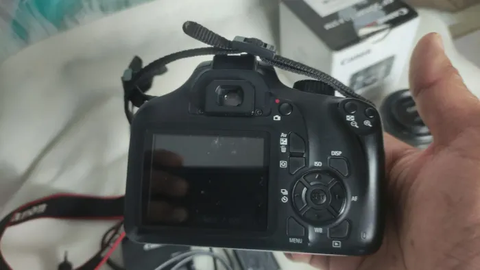 Vende-se câmera fotográfica semi-nova em bom estado de uso funcionando perfeitamente