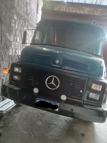 Caminhão Mercedes