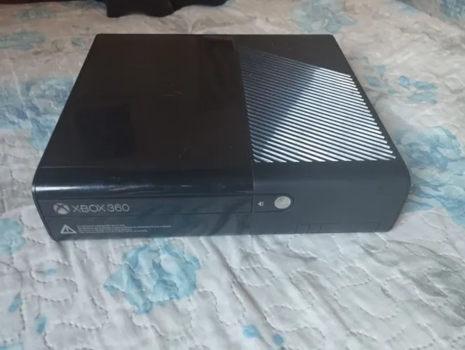 Xbox 360 Super Slim 