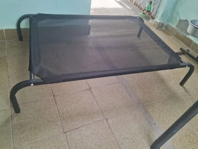 Cama de cachorro grande suspensa