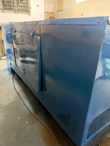 Grupo gerador de 165 kVA
