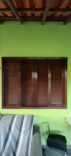 Janela e porta de madeira maciça usada<br>$370,00 Janela e $180 porta