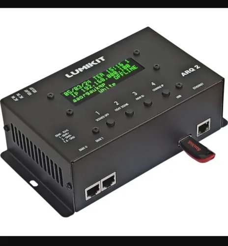 Controlador e luminárias RGB
