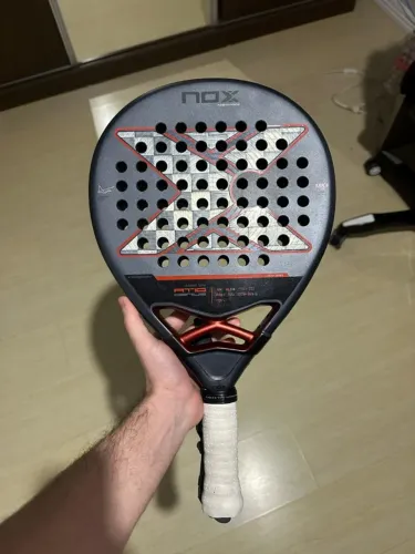 RAQUETE PADEL NOX AT10 GENIUS 18K AGUSTÍN TAPIA 2025 - CARBONO 18K | EVA HR5