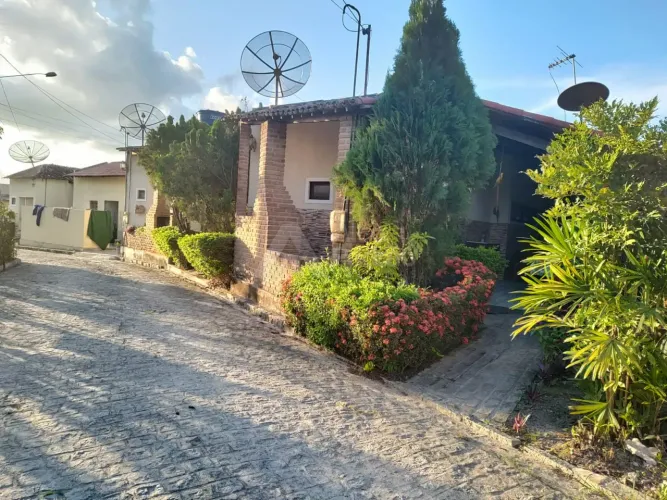 OPORTUNIDADE COM 4 QUARTOS COND. FECHADO !!!