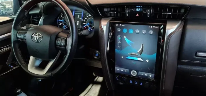 Centrais multimídias tesla, Triton e SW4 