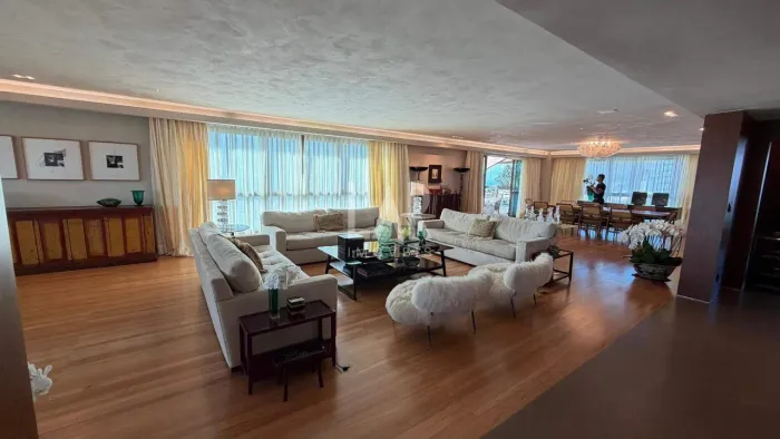 Apartamento de 517m² á venda com 3 suítes, 6 banheiros e 5 vagas de garagem no bairro Vila