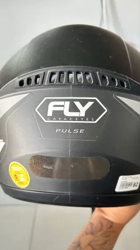 Vendo capacete sem marcas de uso