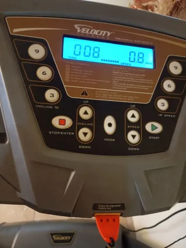 Esteira marca velocity, semi nova, com inclinação