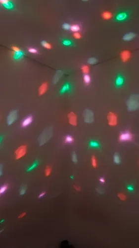 Luz neo e luz negra