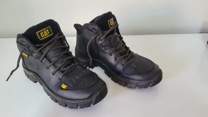 Bota Caterpilar Original semi nova numero 42