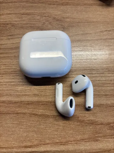 Apple AirPods 4