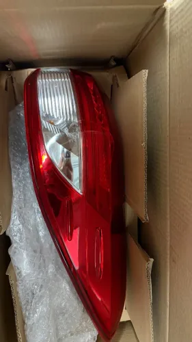 Lanterna traseira yaris 2024