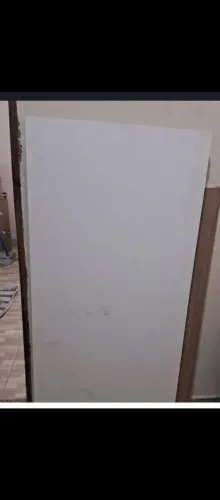 Vende-se uma bancada branca de MDF por$40reais pagamento á vista no dinheiro ou pix