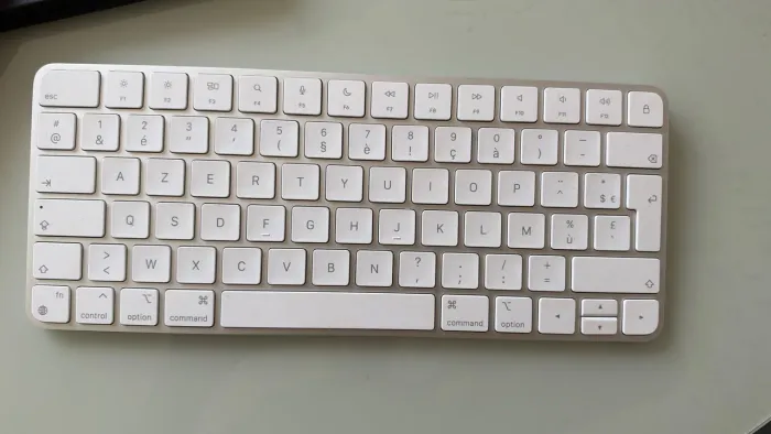 Apple Magic Keyboard com teclado numérico Branco ? Bluetooth ? Recarregável