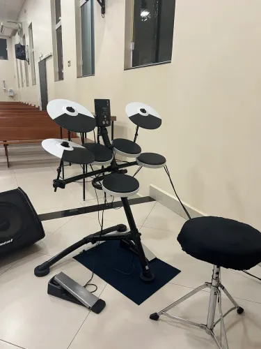 Bateria Roland eletrônica