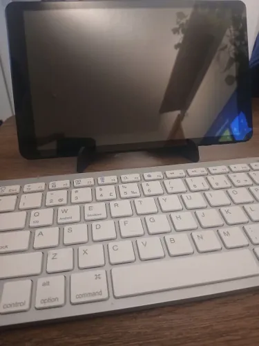 Tablet positivo barato, sem nenhum risco ou defeito. Perfeito estado, com nota.
