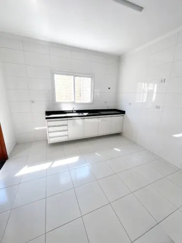 Locação | Sobrado 3 Dorms no Residencial Contemporâneo com Quintal e Gourmet