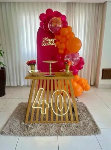 Decoração de festa, kits compactos e decorações elaboradas