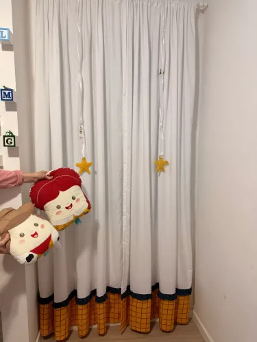 Cortina infantil + almofadas