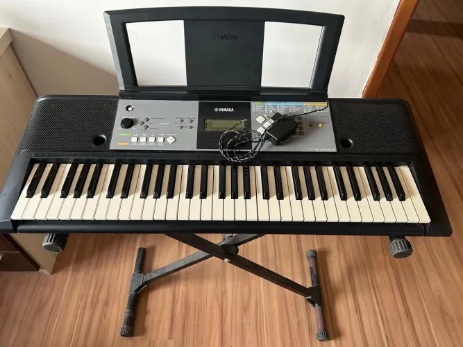 Teclado Yamaha PSR-E233 + Fonte e Suporte