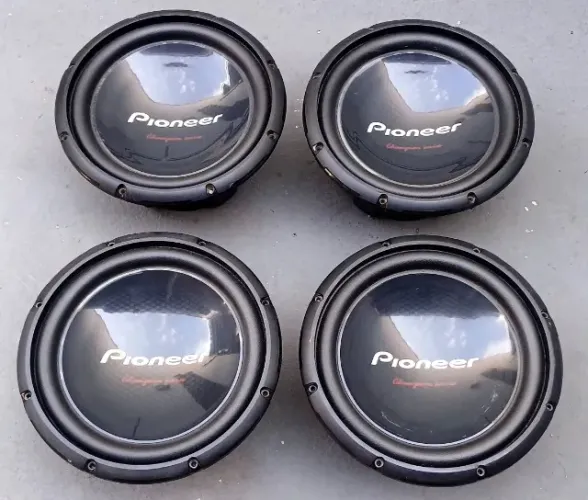   Vendo Auto Pioneer 1400watts 400rms 12 pol