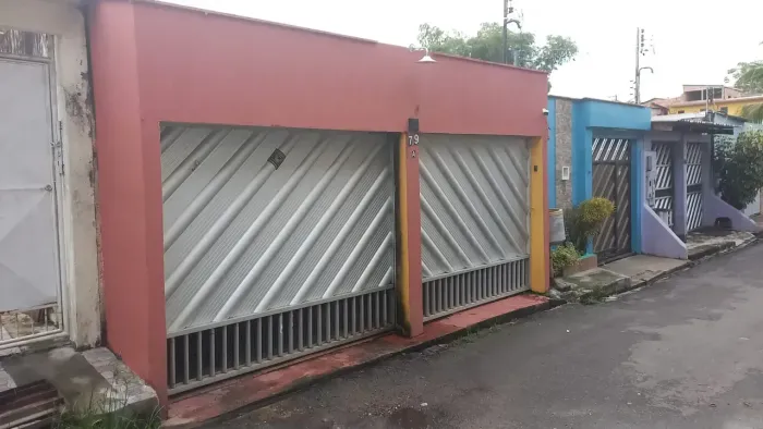 OPORTUNIDADE EM FLORES  CASA À VENDA!