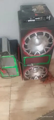 Caixa De som pra carro Duas bocas de 15 dóis médio perfeito estado
