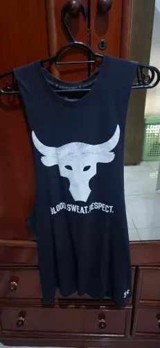 CAMISETA UNDER ARMOUR THE ROCK 