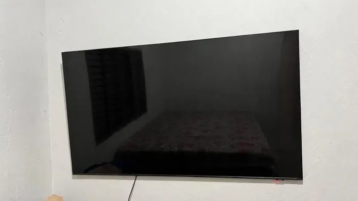VENDE SE UMA TELEVISÃO 65 POLEGADAS 