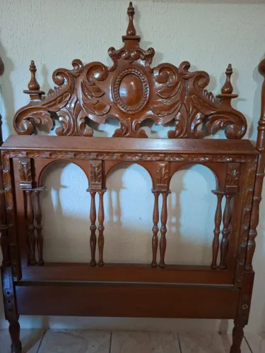 Cabeceira de madeira para cama de solteiro
