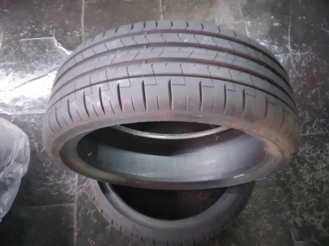  2 Pneus 205/40 R18 Usados