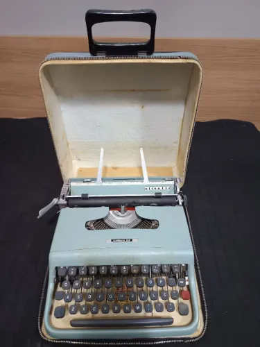 Máquina de escrever antiga