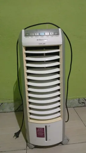 Vende-se climatizado e umidificador