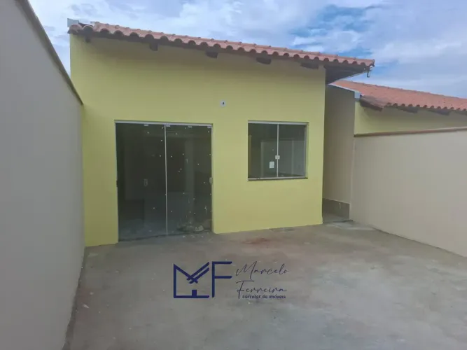 Casa novinha com excelente acabamento em Florestal/MG