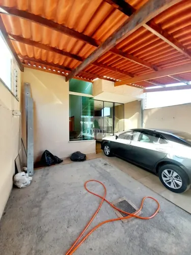 Venda l Casa Ampla Bem Localizada 3 Quartos Sendo 1 Su&iacute;te Quintal 2 vagas de Garage