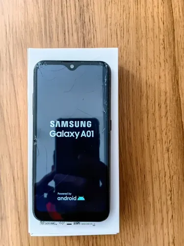 Samsung Galaxy A01 - Tela Trincada