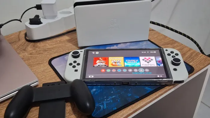 NINTENDO SWITCH OLED DESBLOQUEADO 2200 REAIS