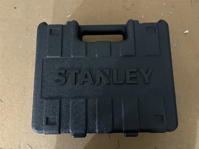 Parafusadeira Furadeira Stanley 12V SCH1212K com 2 Baterias e Carregador
