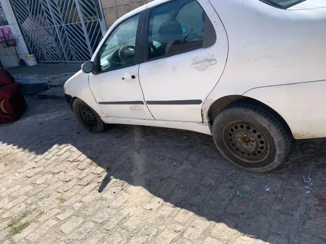 Fiat Siena HLX 1.8 MPI Flex 8V 4P 2007