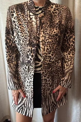 JAQUETA CARMEN STEFFENS 7/8 ANIMAL PRINT 42 BEGE E PRETO