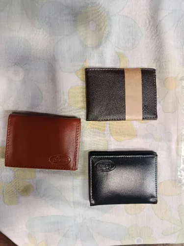 Porta cédulas (carteiras) masculinas de couro tamanho pequena.