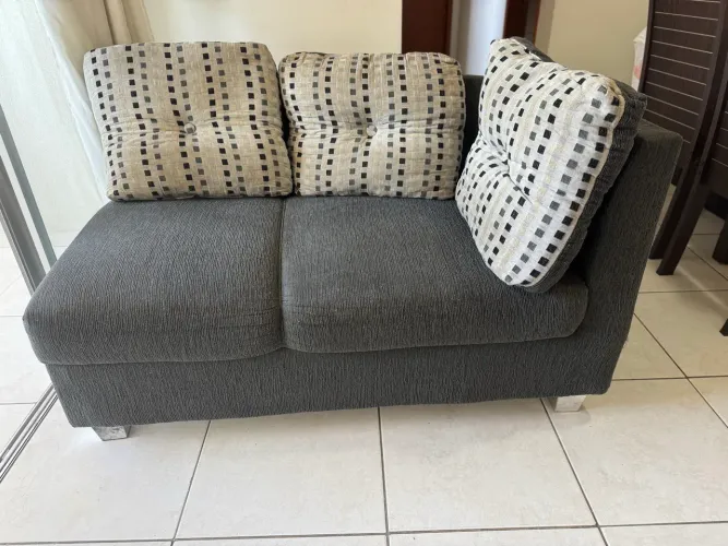 Sofá 2 lugares cinza chumbo ? ótimo estado