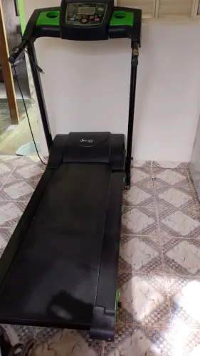 Esteira eletrônica -Concept 2.5. Semi Nova, pronta para uso.