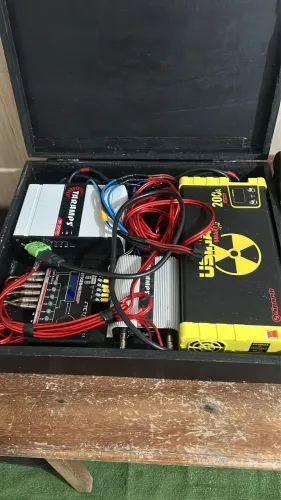 Som Completo! 2 Lines D220 + 2 Subs 15? 900 RMS + Usina 200A + Mesa Yamaha 16